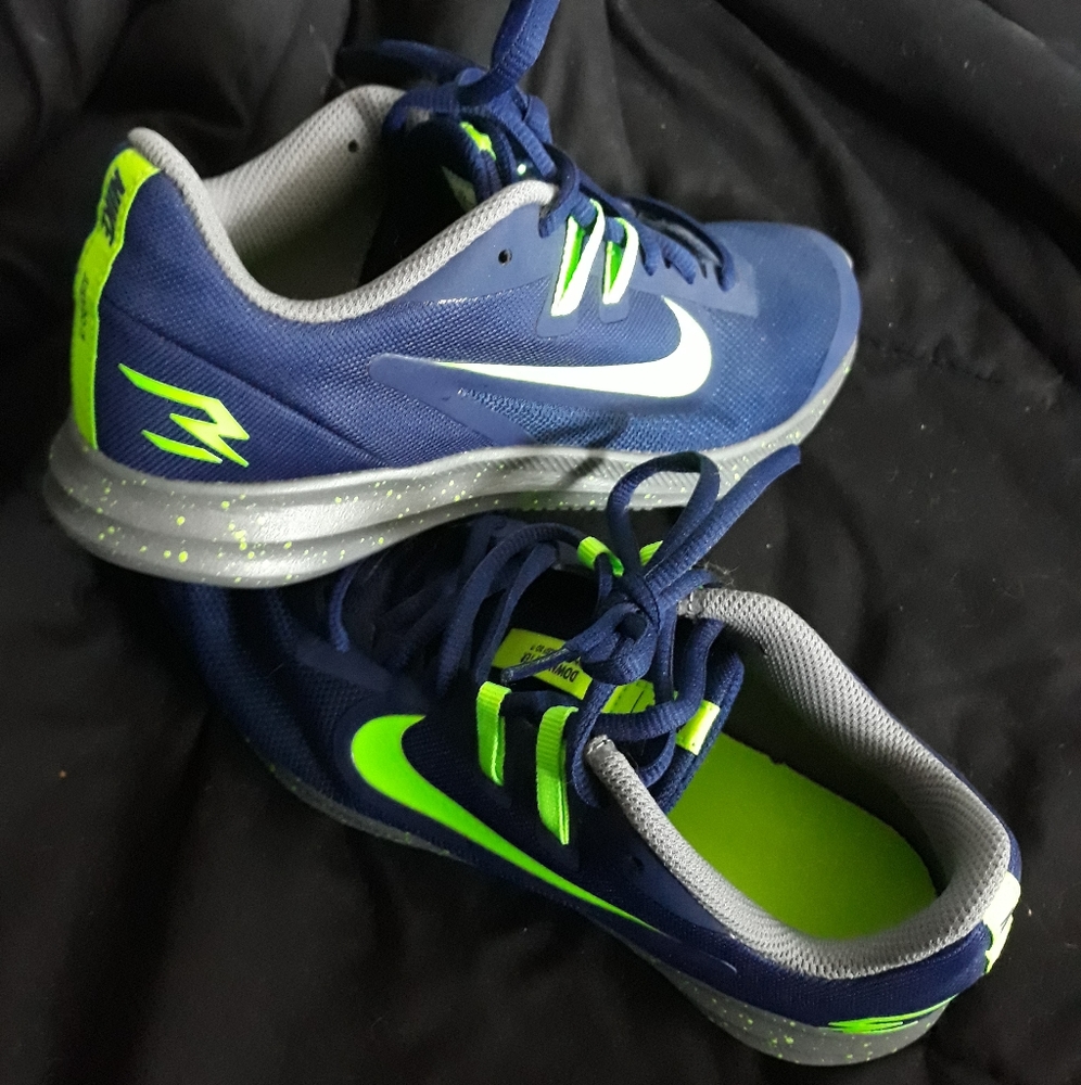 New Nike Running shoes Youth 6